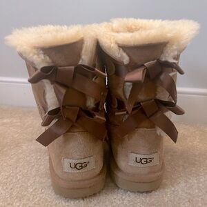 UGG bow boots kids size 4